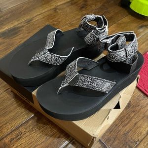 Teva Flat-form Sandal Crackle